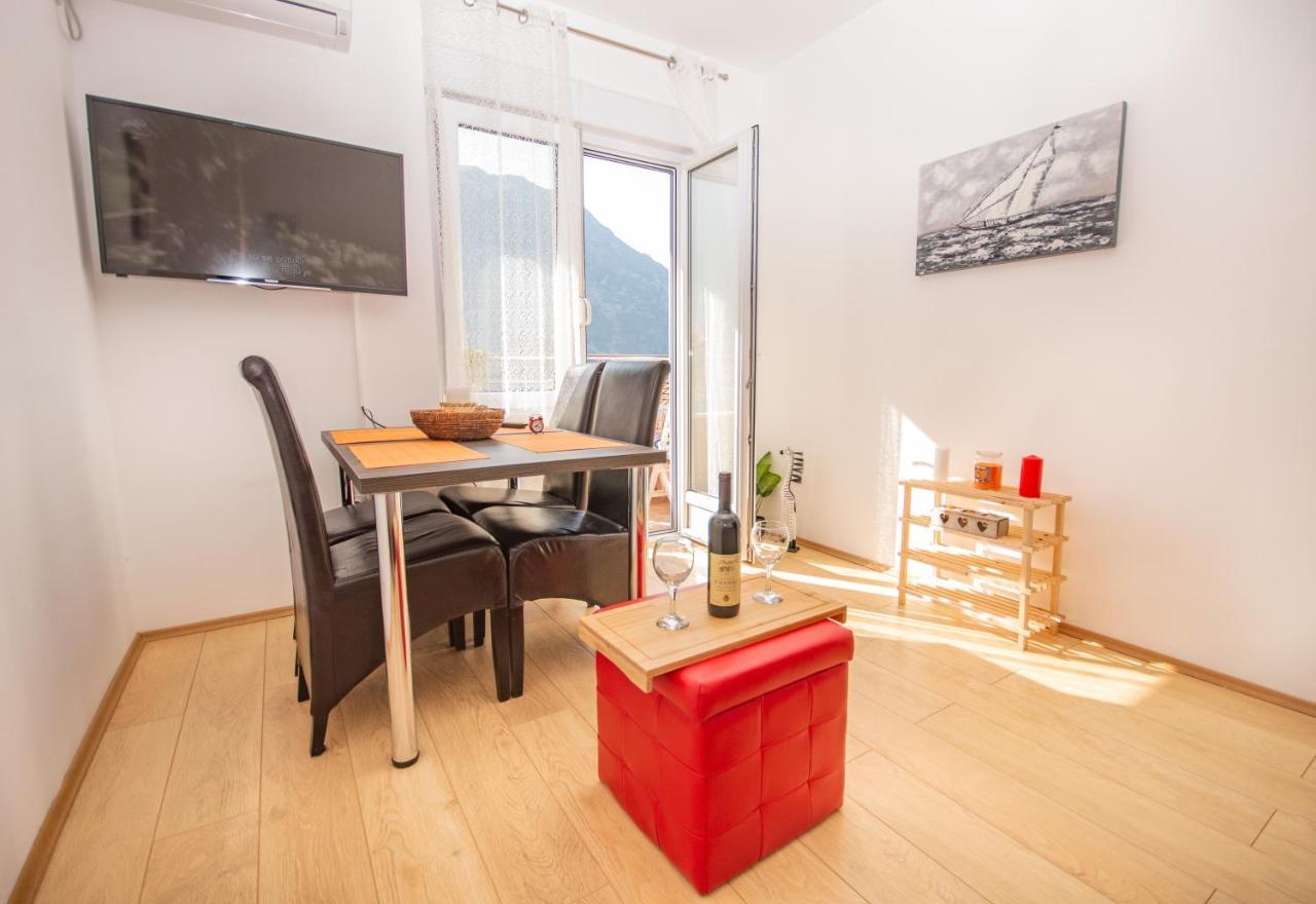 Apartmani Mrsic Risan Exterior photo