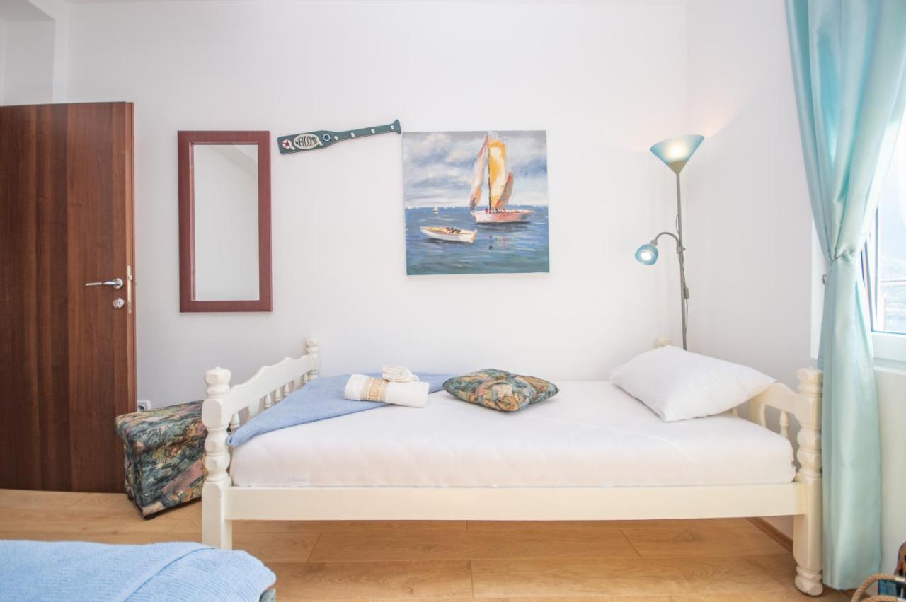 Apartmani Mrsic Risan Exterior photo