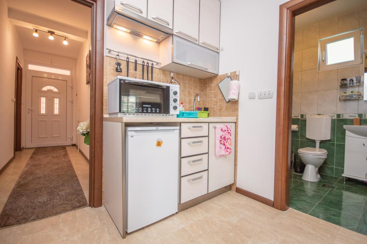 Apartmani Mrsic Risan Exterior photo